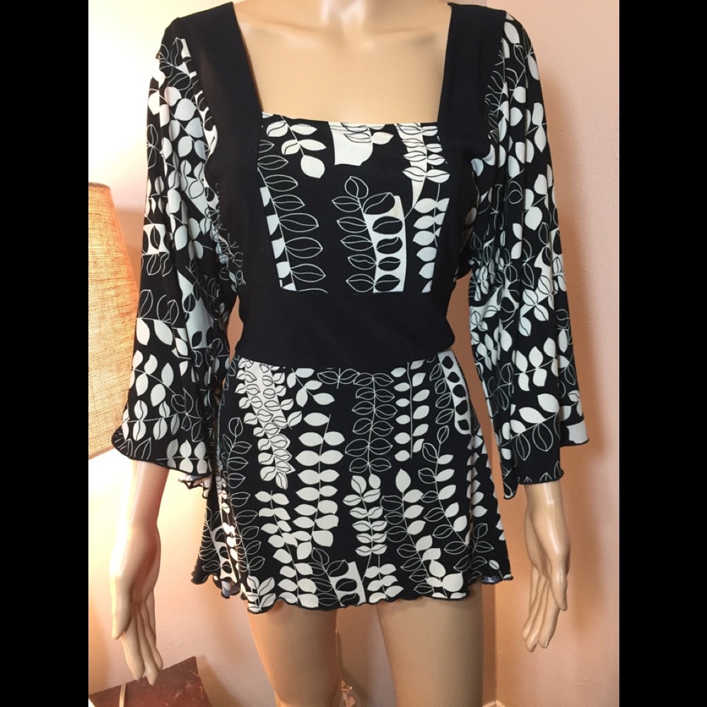 Suzie in the City Black and Tan Tunic Size L